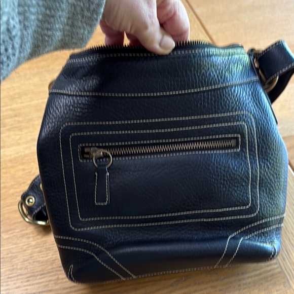 Coach Black Leather Shoulder Bag with Adjustable Strap - Picture 3 of 7